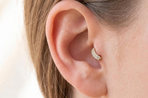 Anneau de piercing tragus