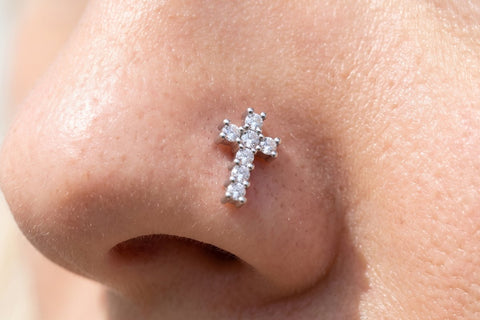 Piercing Nez Croix