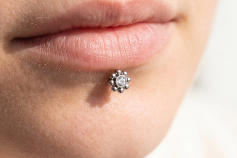 Piercing Lèvre Fleur