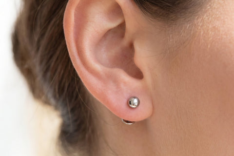 Piercings d'oreille argentés
