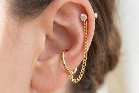 Piercing Helix avec Chaîne