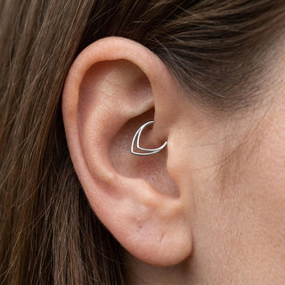 Titanium Ring Double V Teardrop Clicker