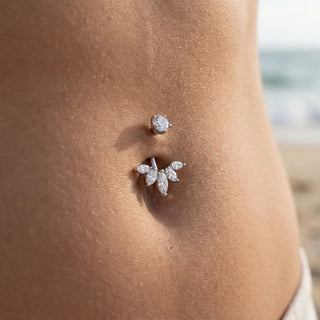 Titanium Belly Button Piercing Marquise Gemstone Fan Cluster Internally Threaded – getragen