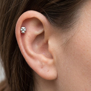 Titanium Labret Skull Internally Threaded