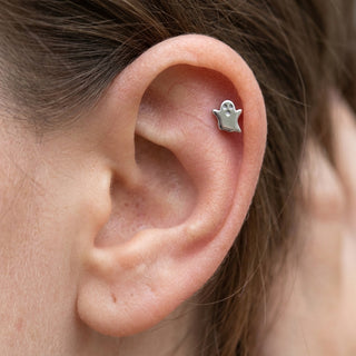 Titanium Labret Ghost Internally Threaded – getragen