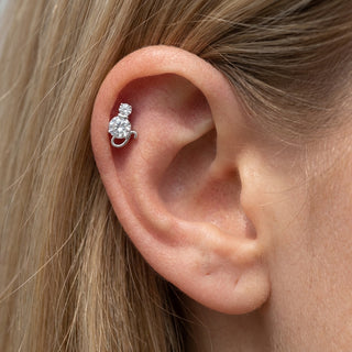 Titanium Labret Double Zirconia Circle Internally Threaded – getragen