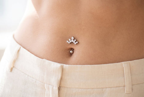 Piercing nombril inversé
